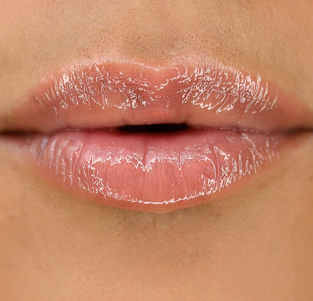 theBalm Read My Lips Lip Gloss en Pop (4)